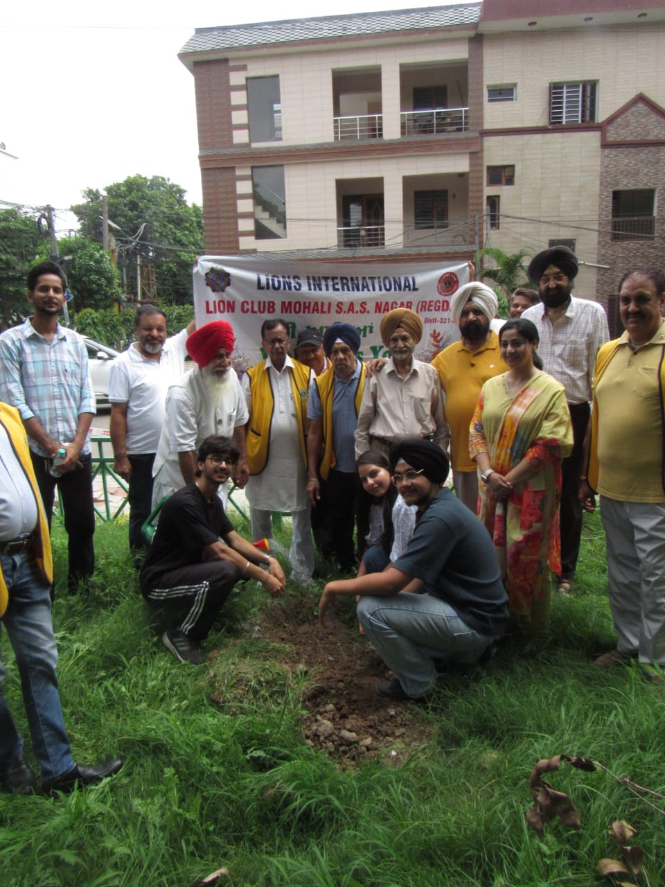 Today, Lions Club Mohali, SAS Nagar Reg: and Lions Club Mohali Smiling took advantage of the monsoon to undertake tree plantation for the second time in the parks of Phase-2.